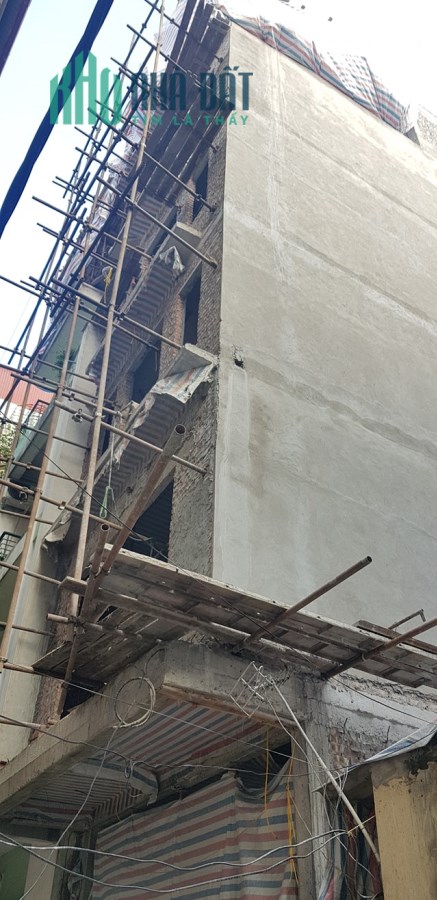 BÁN NHÀ HOÀNG QUỐC VIỆT- PHÂN LÔ Ô TÔ - 6T- THANG MÁY – 10.5 TỶ.