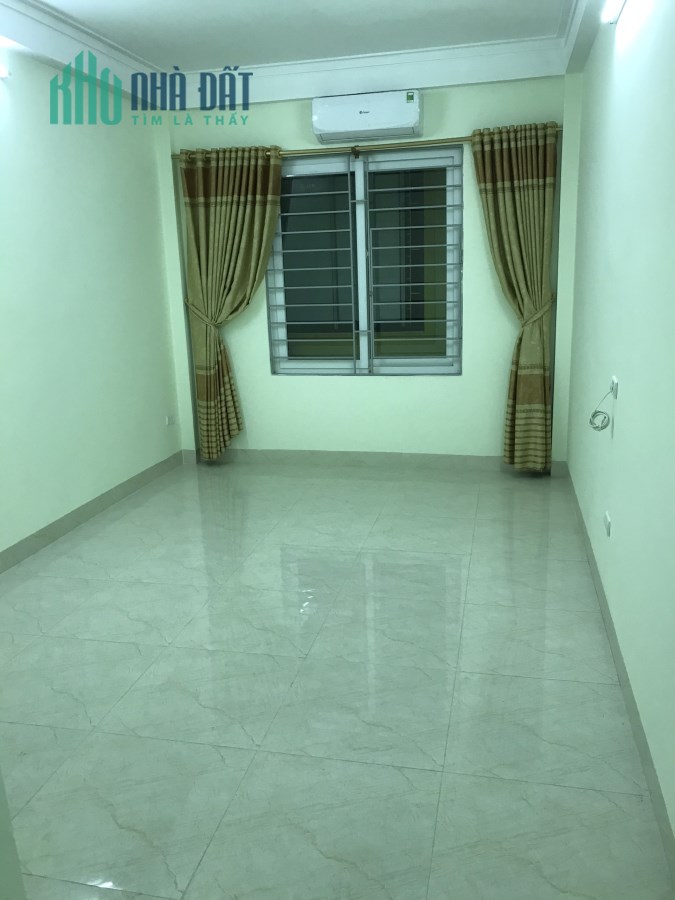 Nhà mới 40m2, 4 tầng, 5 ngủ có nội thất Triều Khúc - Thanh Xuân - HN. Giá 3,75 tỷ.