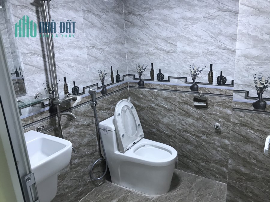 Nhà mới 40m2, 4 tầng, 5 ngủ có nội thất Triều Khúc - Thanh Xuân - HN. Giá 3,75 tỷ.