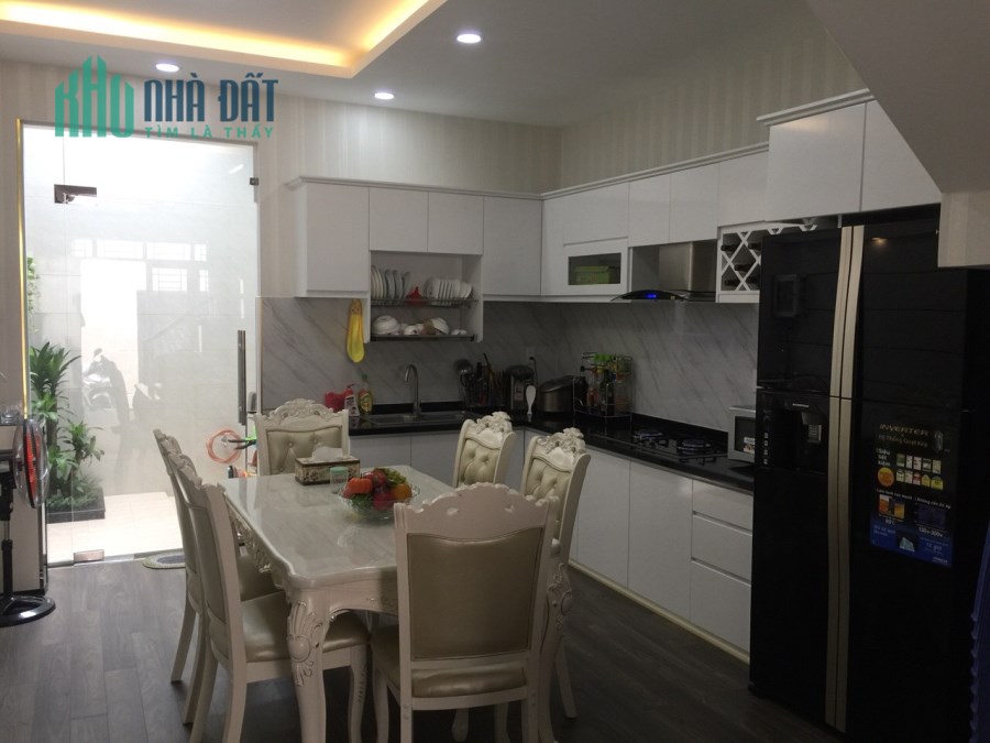 Bán nhà Lạc Long Quân – Ngang 6M – 56M2 – CHỈ 4 TỶ 5 thương lượng.