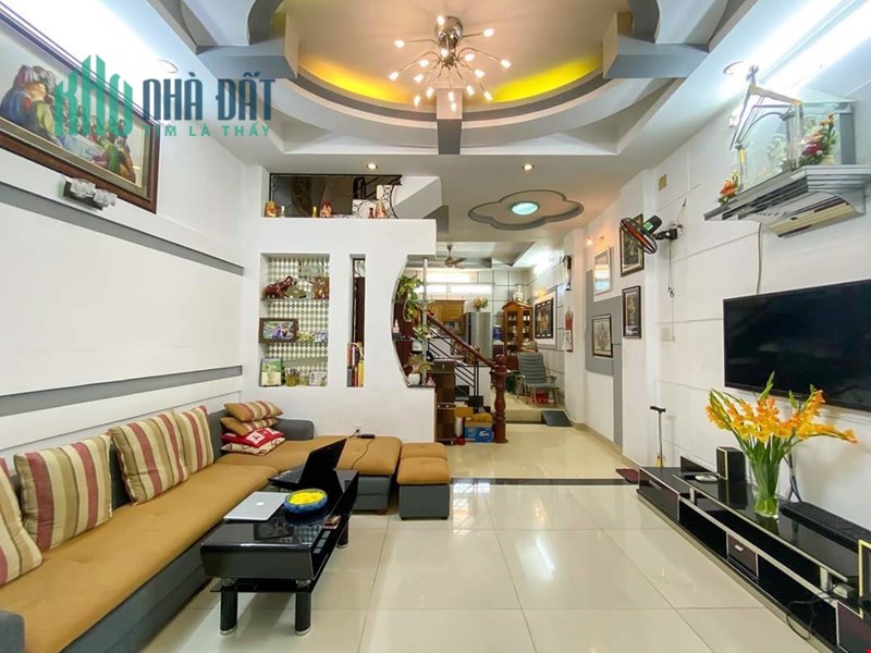 Nhà mới xây ngay mặt tiền Lạc Long Quân, Tân Bình,  37m2, 8 tỷ 4