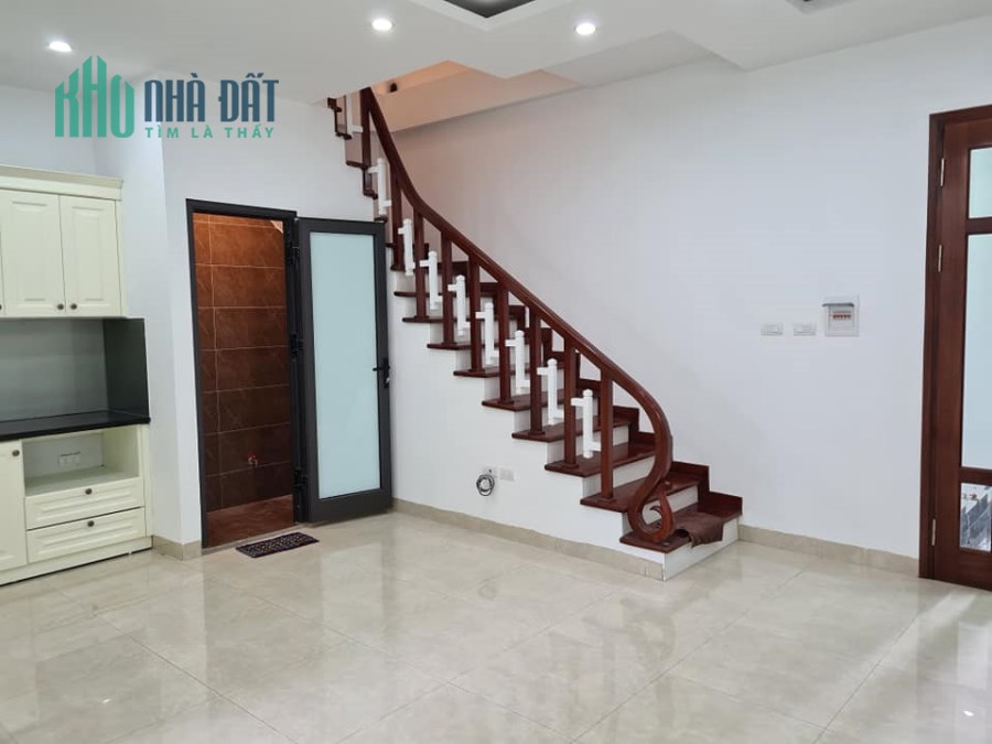 SIÊU PHẨM BỒ ĐỀ 45M2, 5 TẦNG, MT 4.2M, GIÁ CHỈ 3.35 TỶ, Ở LUÔN.