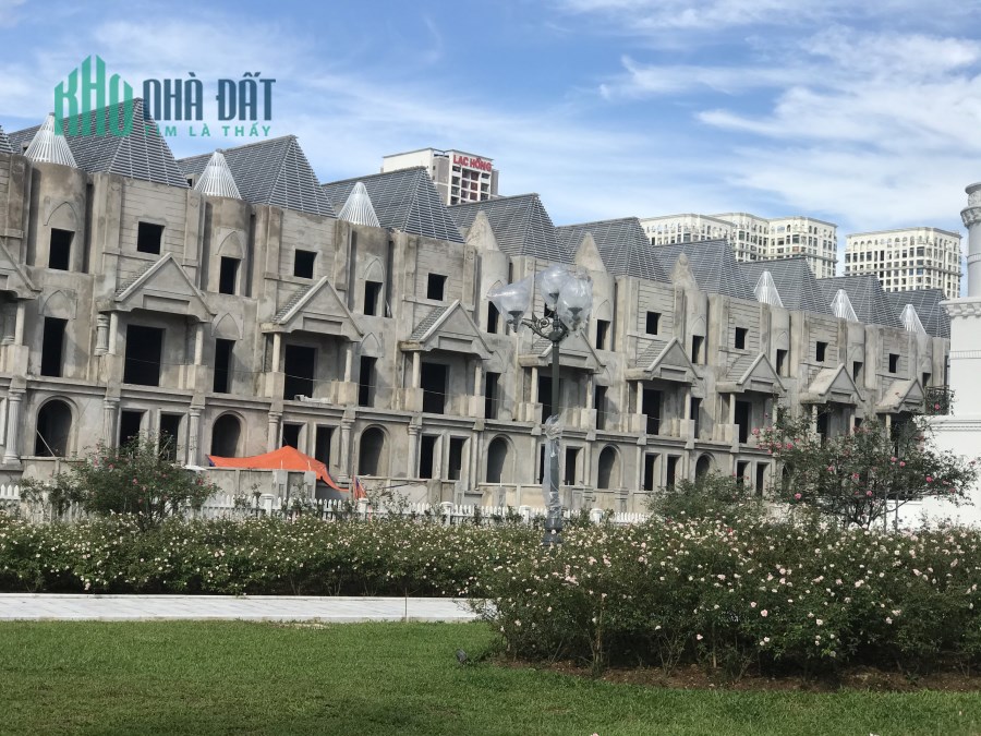 Căn Biệt thự lâu đài đẳng cấp nhất Tây Hồ ngay gần mặt đường Võ Chí Công
