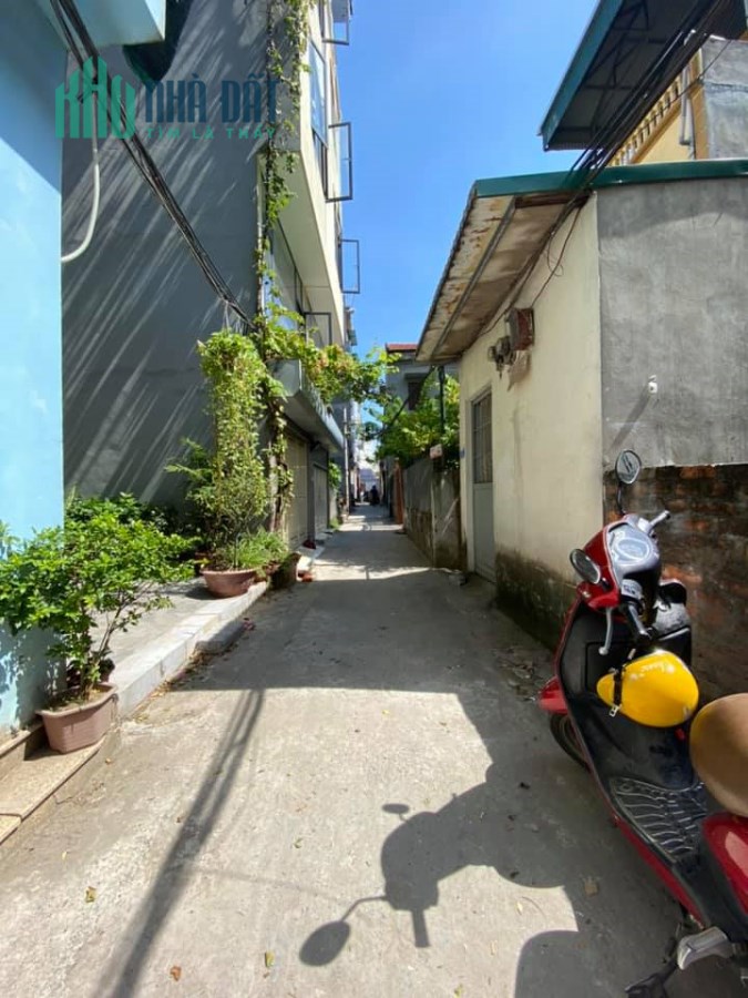 Cần bán nhà Nguyễn Văn Cừ,45m,mt 4m,giá 1,9 tỷ.Lh:0989126619.