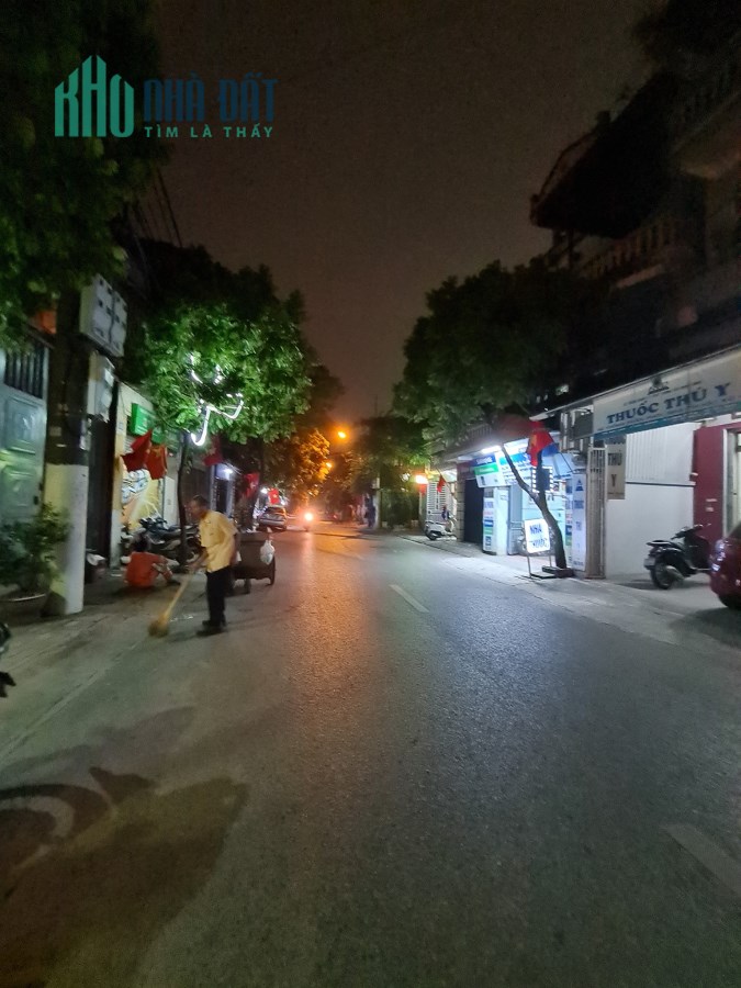 Bán đất gần chợ Ngọc Thụy,kinh doanh đêm ngày,đường ô tô tránh,50m, 3.9 tỷ.Lh:0989126619.