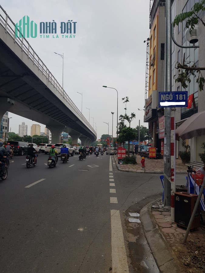 Bán gấp nhà phố Hào Nam,kinh doanh,mở văn phòng,ô tô đỗ cửa ,44m, giá 8 tỷ.Lh:0989126619.