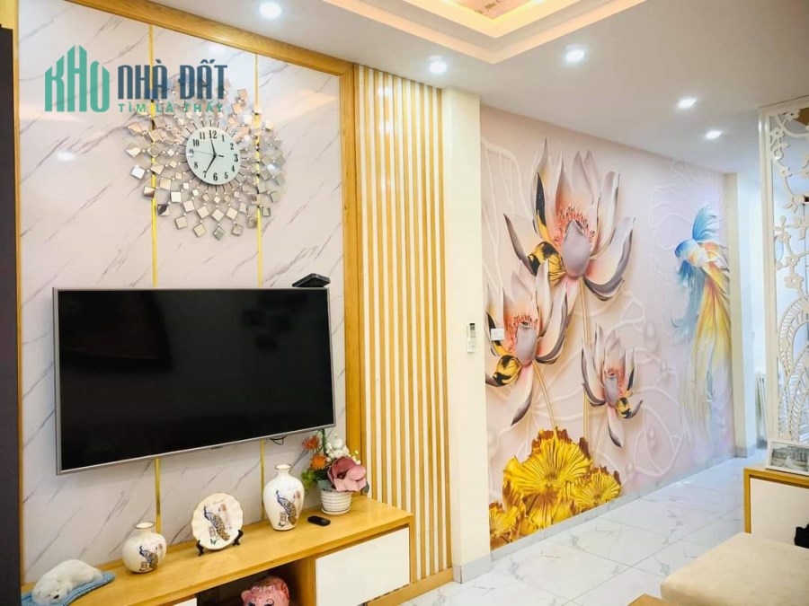 Bán gấp nhà 266 Nguyễn Văn Cừ, DT 32m2, 2,5 tầng, giá chỉ 2.3 tỷ.