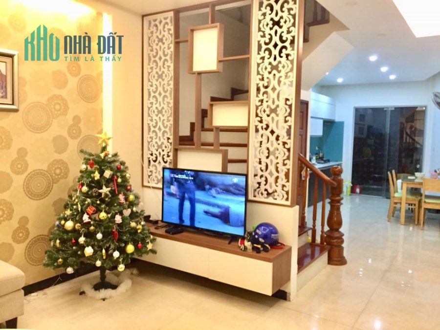Bán nhà Vũ Ngọc Phan 48m2 mặt tiền siêu rộng, lô góc giá 4.15 tỷ.