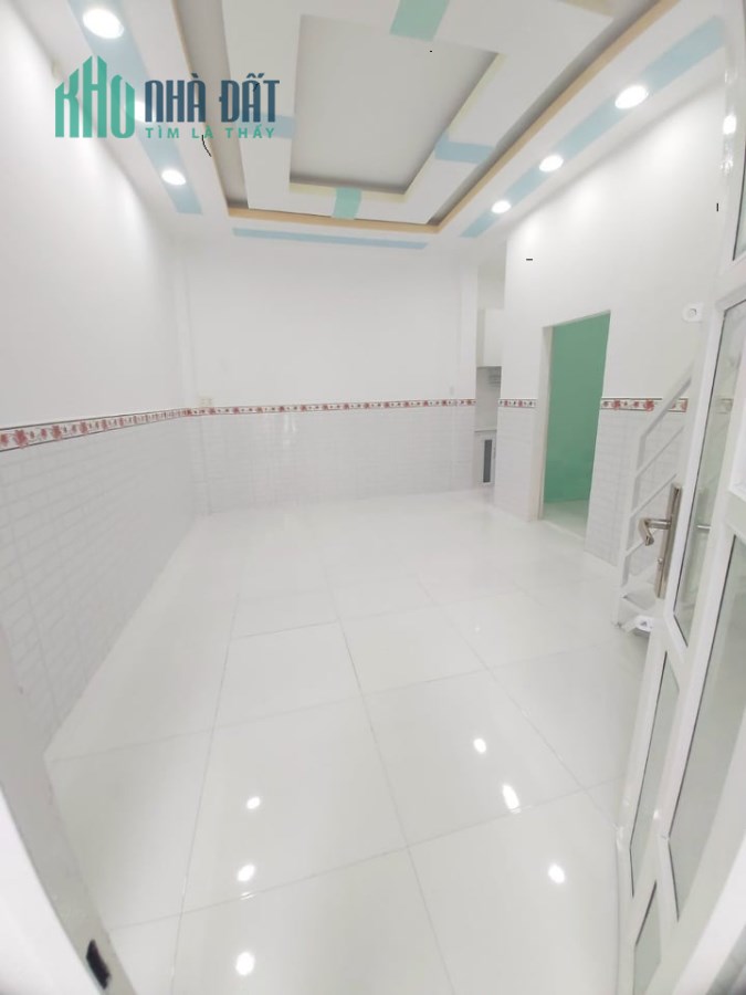 Quận 10 - Bán nhà HXH chỉ 3.25 tỷ, đường Hồ Bá Kiện, Phường 15, 3 tầng, 23m2