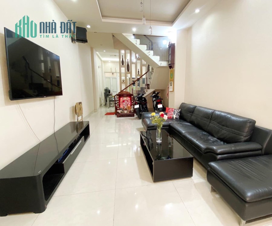 Bán nhà đường Lạc Long Quân, gần chợ Tân Bình 100m, 5 tầng, LH : 0763801388.