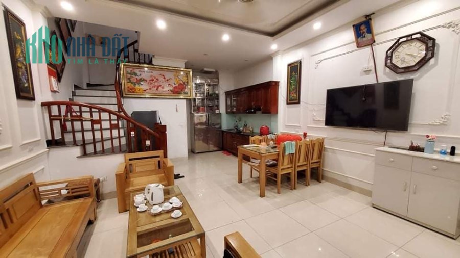 Bán nhà Nguyễn Sơn 5 tầng, MT 5M giá chỉ 4.3 tỷ ( có gia lộc).