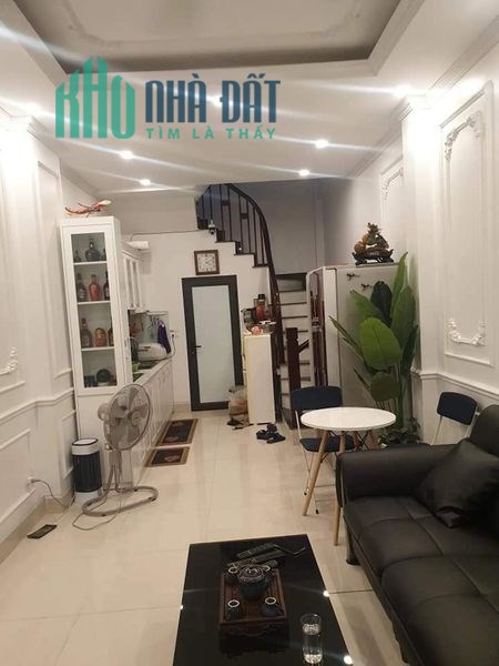 Bán nhà Nguyễn Sơn 5 tầng Ô TÔ đỗ cửa, nội thất cao cấp.