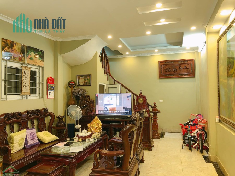 Bán nhà phố Trần Khát Chân,50m,5 tầng,4.5 tỷ.Lh:0989126619.