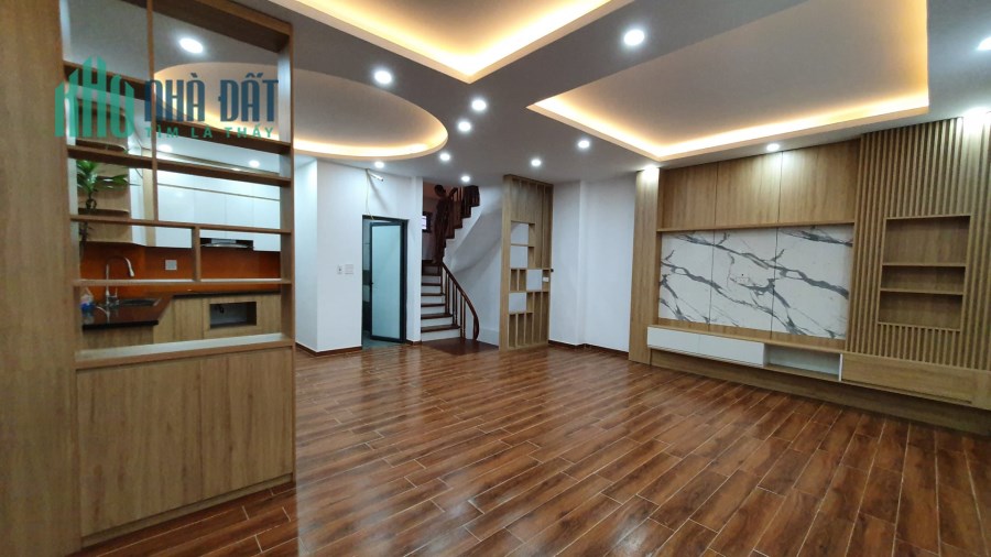 Siêu phẩm lô góc dịch vọng hậu 45m2 x 5 tầng. Kinh doanh, Oto vào nhà.