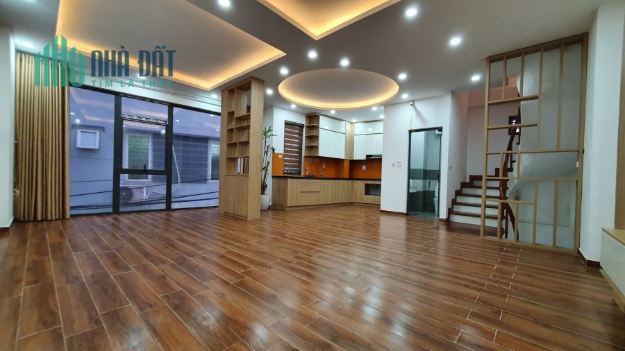 Siêu phẩm lô góc dịch vọng hậu 45m2 x 5 tầng. Kinh doanh, Oto vào nhà.