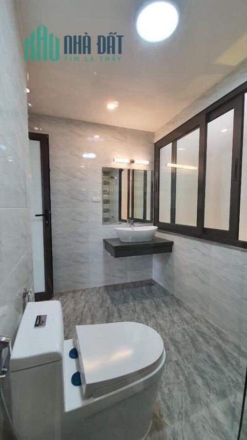 Nhà 5 tầng 33m2 cực đẹp ở Triều Khúc, Thanh Xuân, 4 phòng ngủ, nội thất cao cấp. Giá chỉ 2.7 tỷ