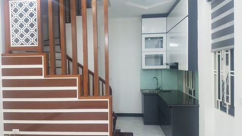 Bán nhà đẹp phố Nguyễn Sơn. 4 tầng, giá 3.2 tỷ. Ô tô đỗ cổng.