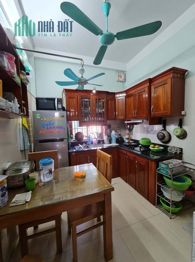 Bán nhà lô góc Ngõ 640 Nguyễn Văn Cừ Diện Tích 40m 4 tầng giá chỉ 2.8 tỷ.