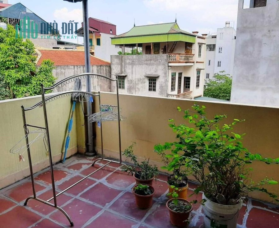 Bán nhà lô góc Ngõ 640 Nguyễn Văn Cừ Diện Tích 40m 4 tầng giá chỉ 2.8 tỷ.
