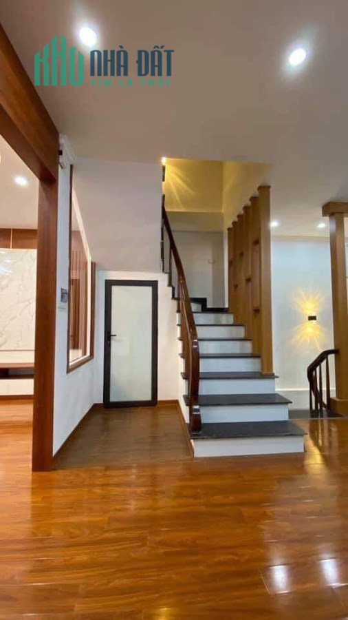Bán Nhà Phố Bồ Đề, Q.Long Biên–ÔTÔ Vào Nhà-DT56m2-4T-4.25 Tỷ