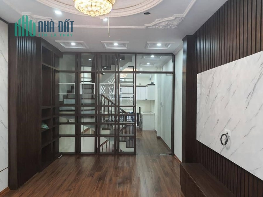 Bán nhà 5T đường Nguyễn Văn Cừ gần BigC Long Biên -0979225685