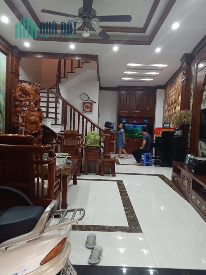 Bán gấp nhà 60m2 , 6 Tầng Thang Máy, Mặt tiền 4,3m Trung Tâm Quận Đống Đa.