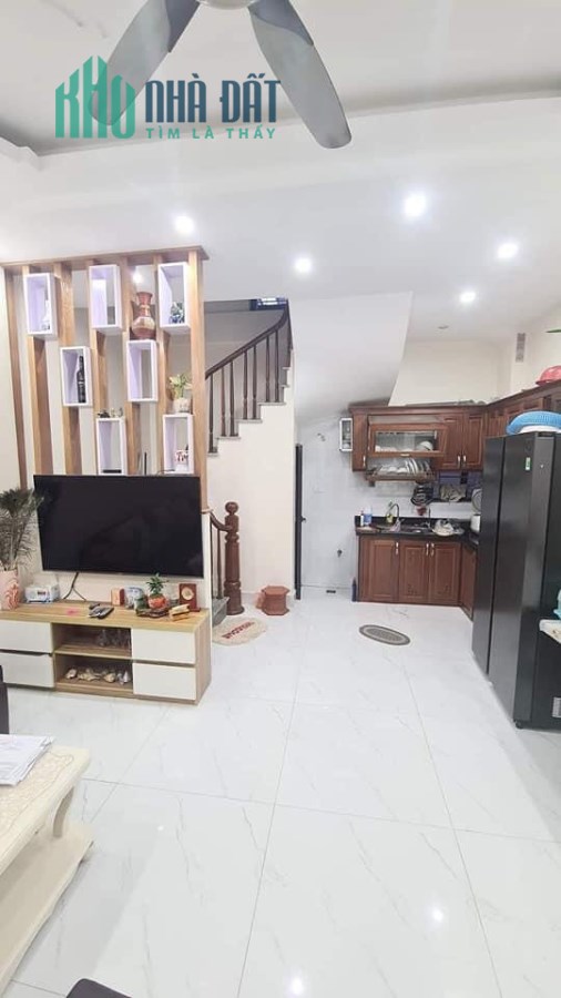 Chính chủ cần bán nhà Xuân đỉnh. Diện tích: 32m2 x5 tầng, mặt tiền 5m. Giá : 3 tỷ