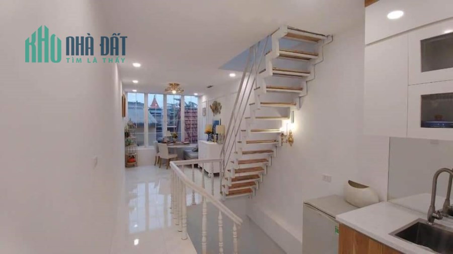 Nhà Âu Cơ đẹp lộng lẫy 36mx5T tặng nội thất cao cấp 2,7 tỷ