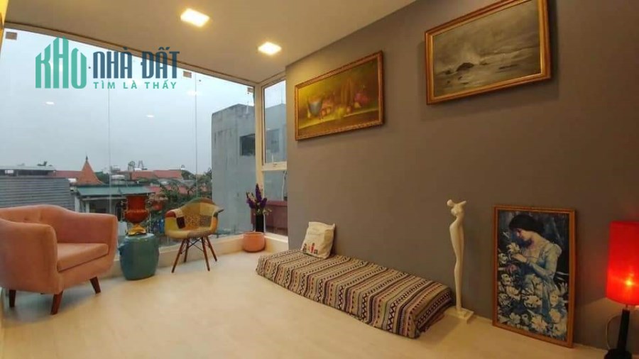Chính chủ nhà đẹp, ngõ to, sân rông gần phố Âu Cơ 36mx5T ô tô 10m 2,7 tỷ