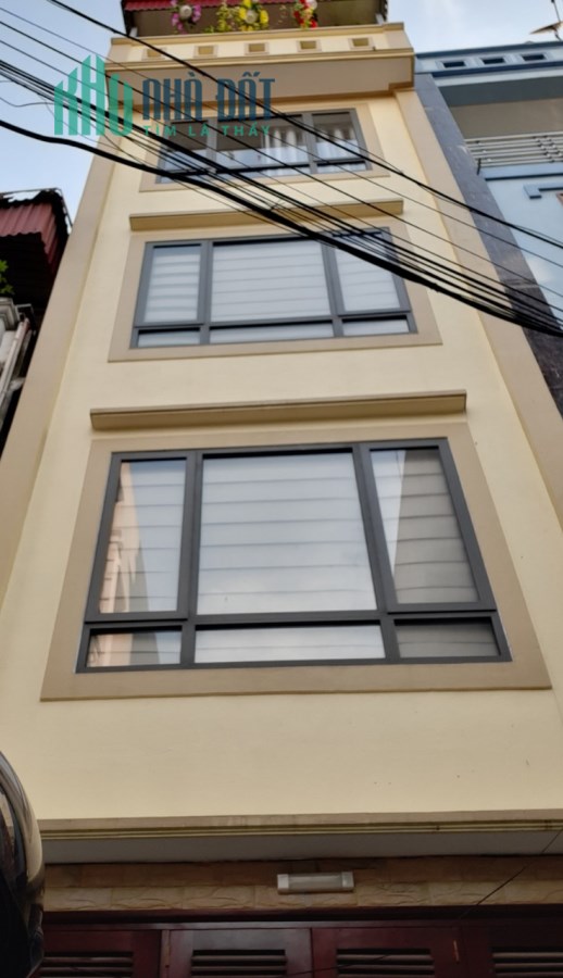 Bán nhà phố Nguyễn Văn Cừ, quận Long Biên, 5 tầng, DT 31m2, giá chỉ 2.69 tỷ.