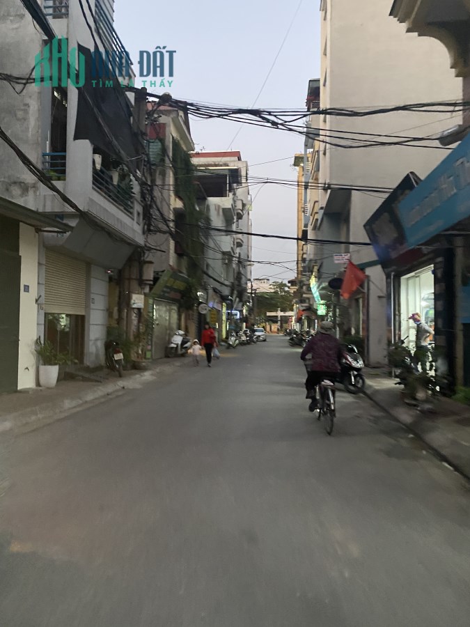 [Mặt tiền 8m] phố Nguyễn Sơn cần bán mảnh đất ô tô tránh, vị trí đẹp, thông đường giá chỉ 100tr/m