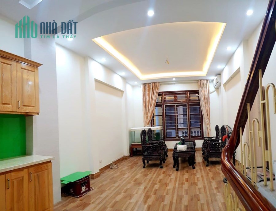 BÁN NHÀ PHỐ HOÀNG QUỐC VIỆT, 37M2 5 TẦNG, 5 M MT CHỈ 6.3 TỶ
