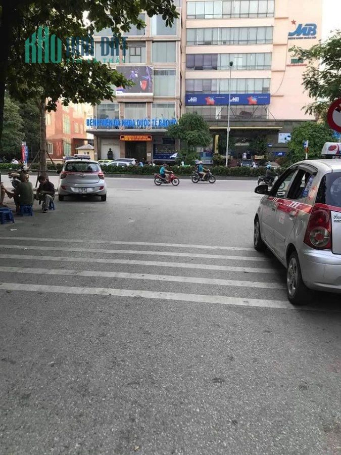 Bán nhà phố Nguyễn Văn Cừ,ngõ thông,ô tô tránh trước nhà,50m,5 tầng,5,85 tỷ.Lh:0989126619.