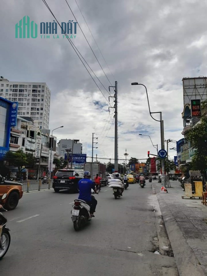Bán nhà quận 11, Lạc Long Quân, hẻm xe hơi, 40m2, giá 3 tỷ 1, LH: 0933233236.