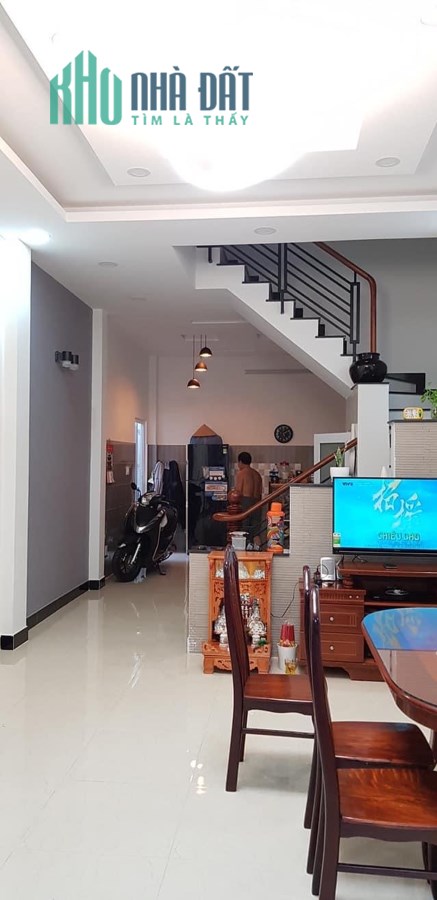Bán gấp nhà hẻm 6m đường Phạm Văn Hai, 80m2, 4 tầng, chỉ hơn 9.x tỷ, 0932828672