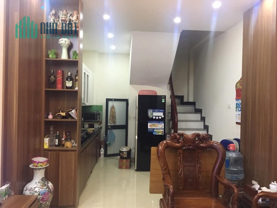 Bán nhà Khương Đình 39m2 x 5 tầng ở ngay, căn duy nhất, 50m ra Phố