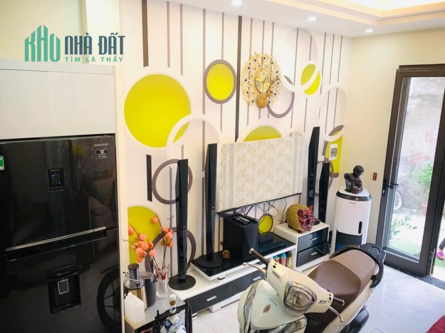 BÁN GẤP nhà Tôn Đức Thắng, DT 64m x 4 tầng, giá 5.5 tỷ  LH 0981588619.