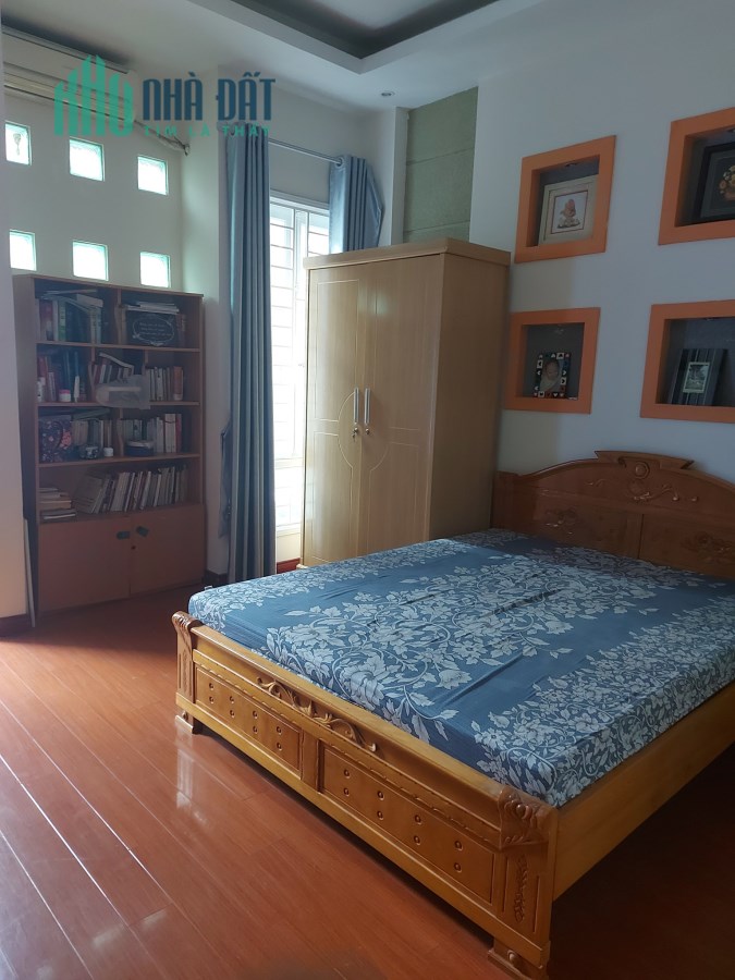 Lô góc, mặt phố, oto vào nhà. Kinh doanh đỉnh. Hoa bằng 52m2 x 5 tầng