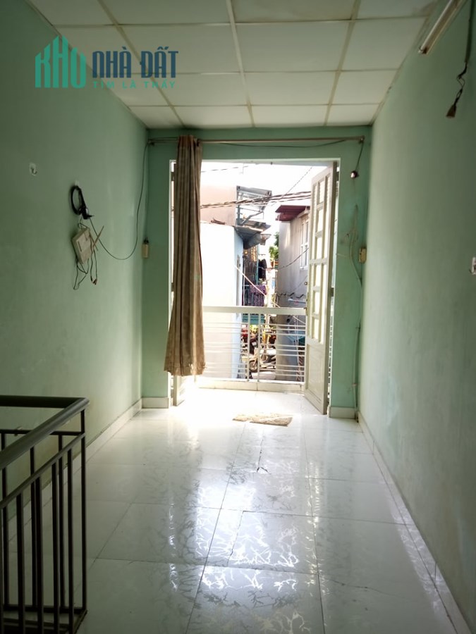 Bán nhà nhỏ, sổ hồng, đầy đủ công năng, quận 4. Giá 1.45 tỷ.