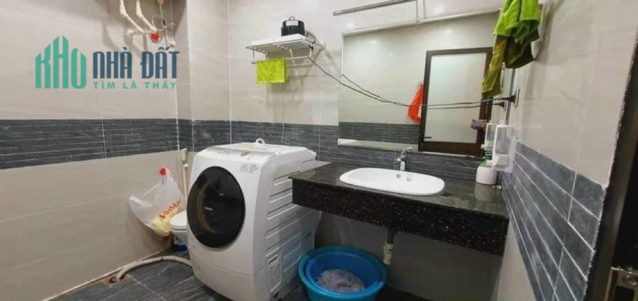 PHỐ VÍP, Vũ Thạnh, DT 64m x 4T, 1 tum, giá nhỉ 5 tỷ  LH 0981588619.