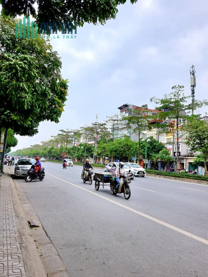 Bán đất mặt phố Ngô Gia Tự,hai mặt đường ô tô tránh,81m,giá 9,5 tỷ.Lh:0989126619.