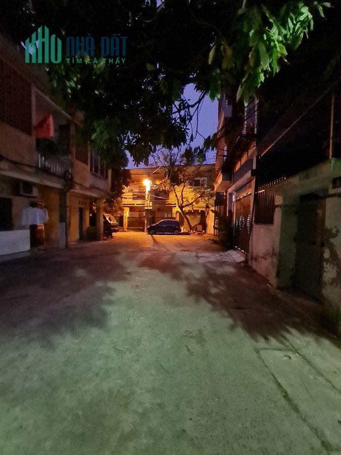 Bán nhà phố Lệ Mật,gần phố,37m,3 tầng,giá 2 tỷ.Lh:0989126619.