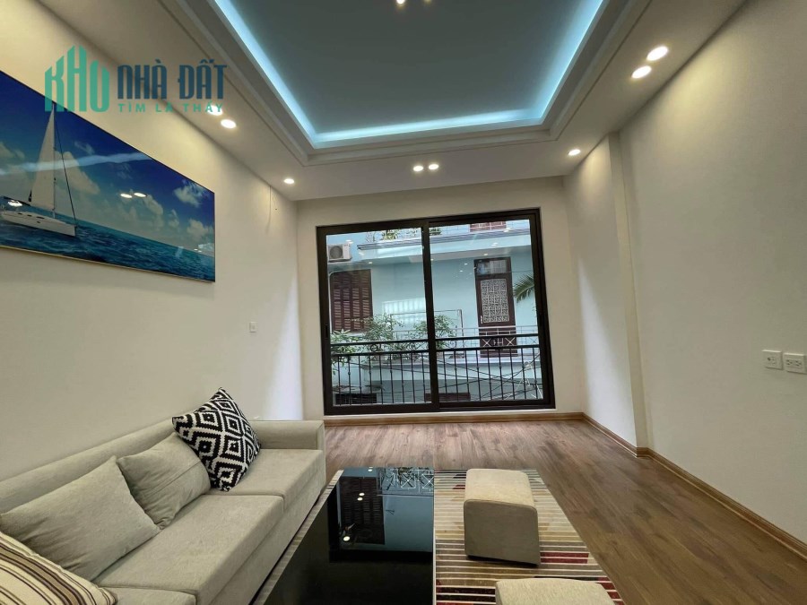 Bán nhà gấp Phố Trương Định, với DT: 43m x 5T, MT: 3.8m, Giá 2 tỷ 600.
