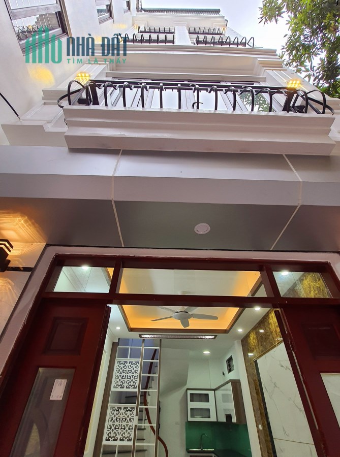 Bán nhà Láng, 5 tầng, lô góc, mặt tiền 4.4m, 35m2, nhỉnh 3 tỷ.
