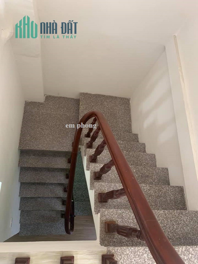 Bán nhà - Giáp nhất - ô tô tránh - ở và kinh doanh được - 4 tỷ