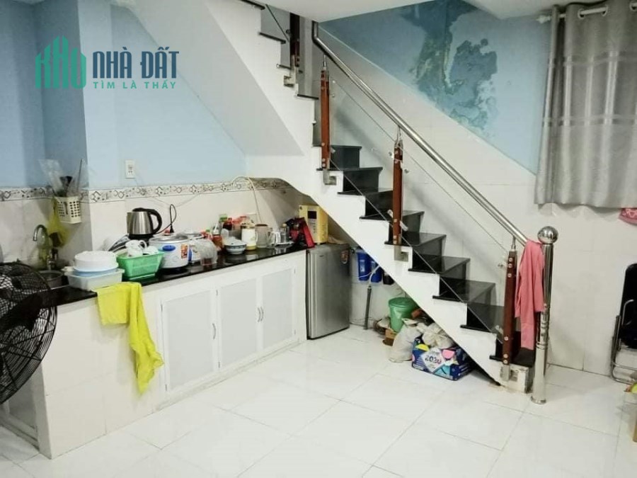Nhà mới ở ngay Nguyễn Chí Thanh, DT 23m2 ngang 5m, 2 tầng, giá 2,38 tỷ