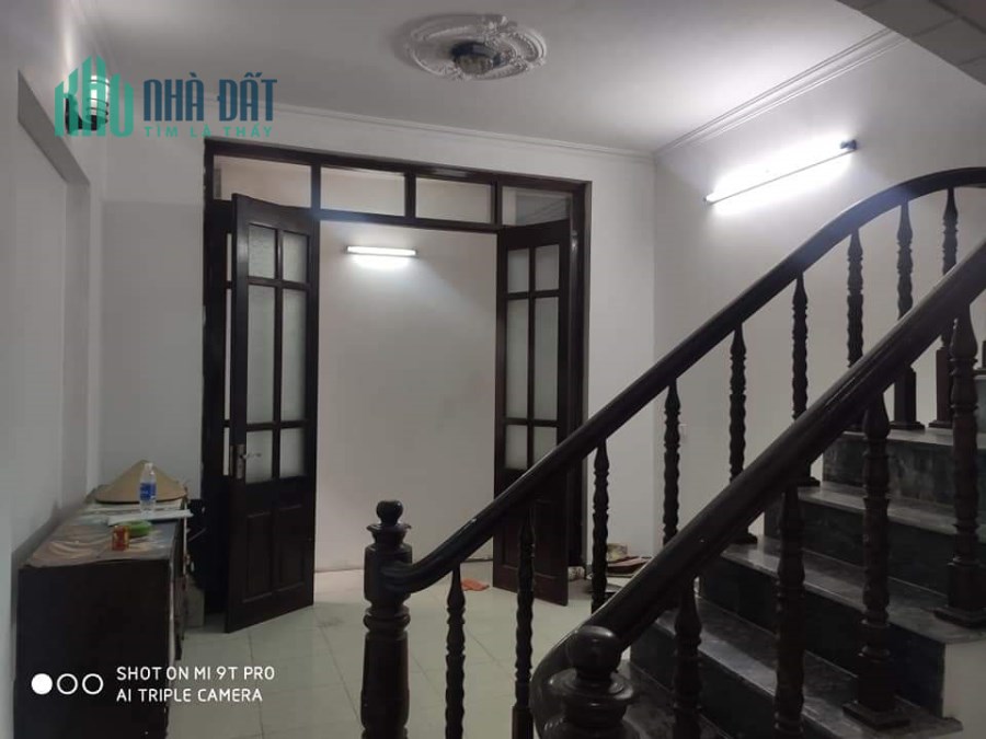 Bán nhà phố Nguyễn Văn Cừ, quận Long Biên, DT 38m2, 3 tầng, mặt tiền 4m, giá 2.5 tỷ.