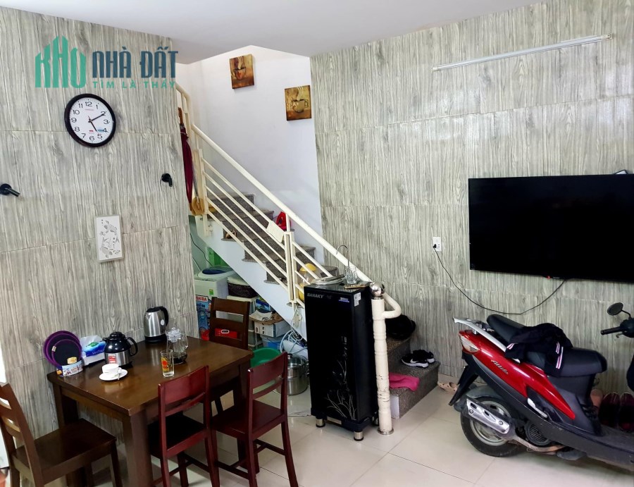 Nhỉnh 1 Tỷ - Hẻm Rộng - 3 Tầng – Q.10 – 1.35 TỶ (TL)