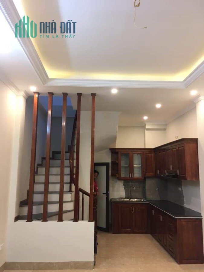 Bán gấp nhà 5 tầng ngõ 67 Nguyễn Văn Cừ,Long Biên HN