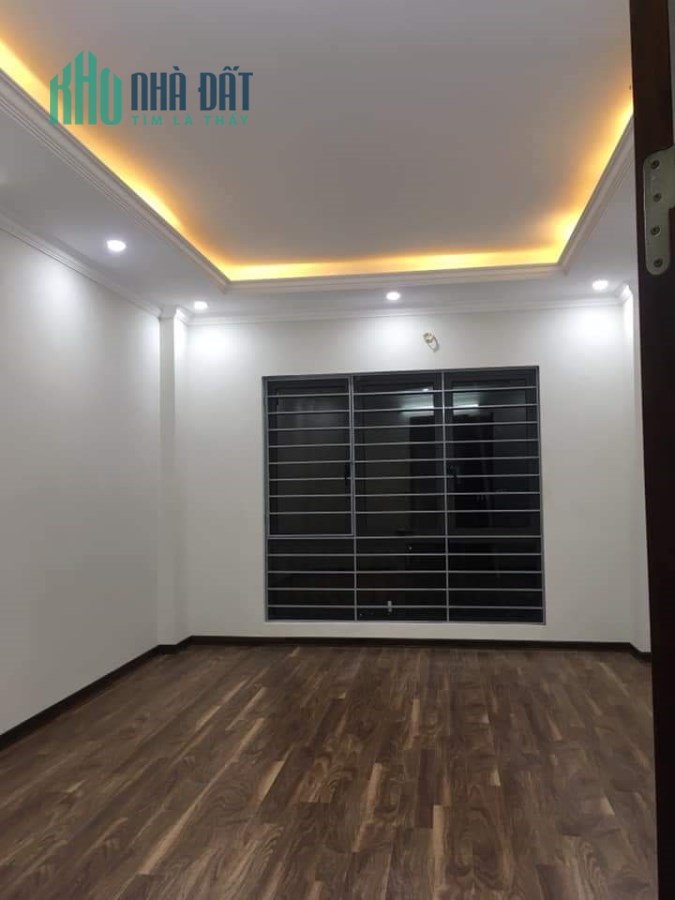 Bán gấp nhà 5 tầng ngõ 67 Nguyễn Văn Cừ,Long Biên HN